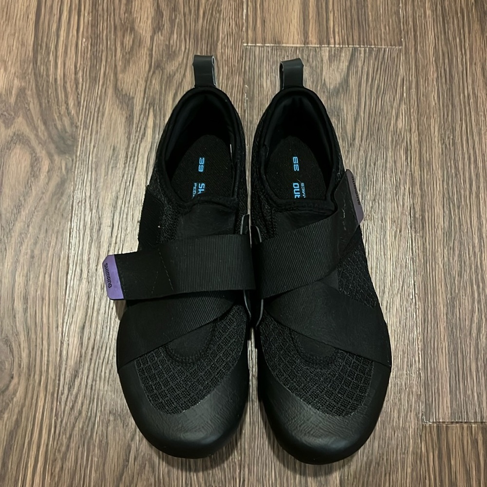 Shimano women’s cycle shoes, size 39, like new!!!